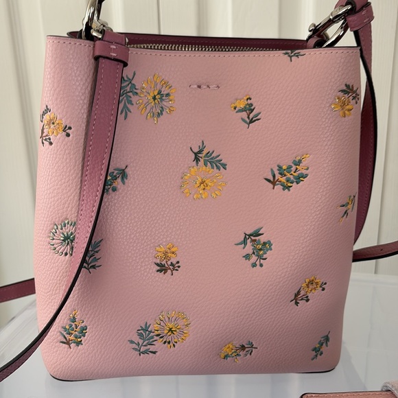 NWOT Coach Small Town Bucket & NWT Medium Corner Zip Wallet Dandelion Floral Set - Picture 3 of 9